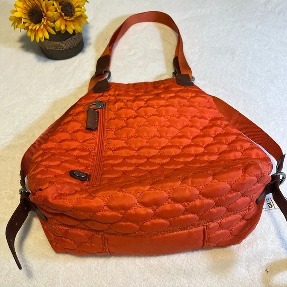 ๐ Mosey/ Vera Bradley Quilted Nylon Backpack Orange Rust with Brown Leather Trim - Picture 11 of 13